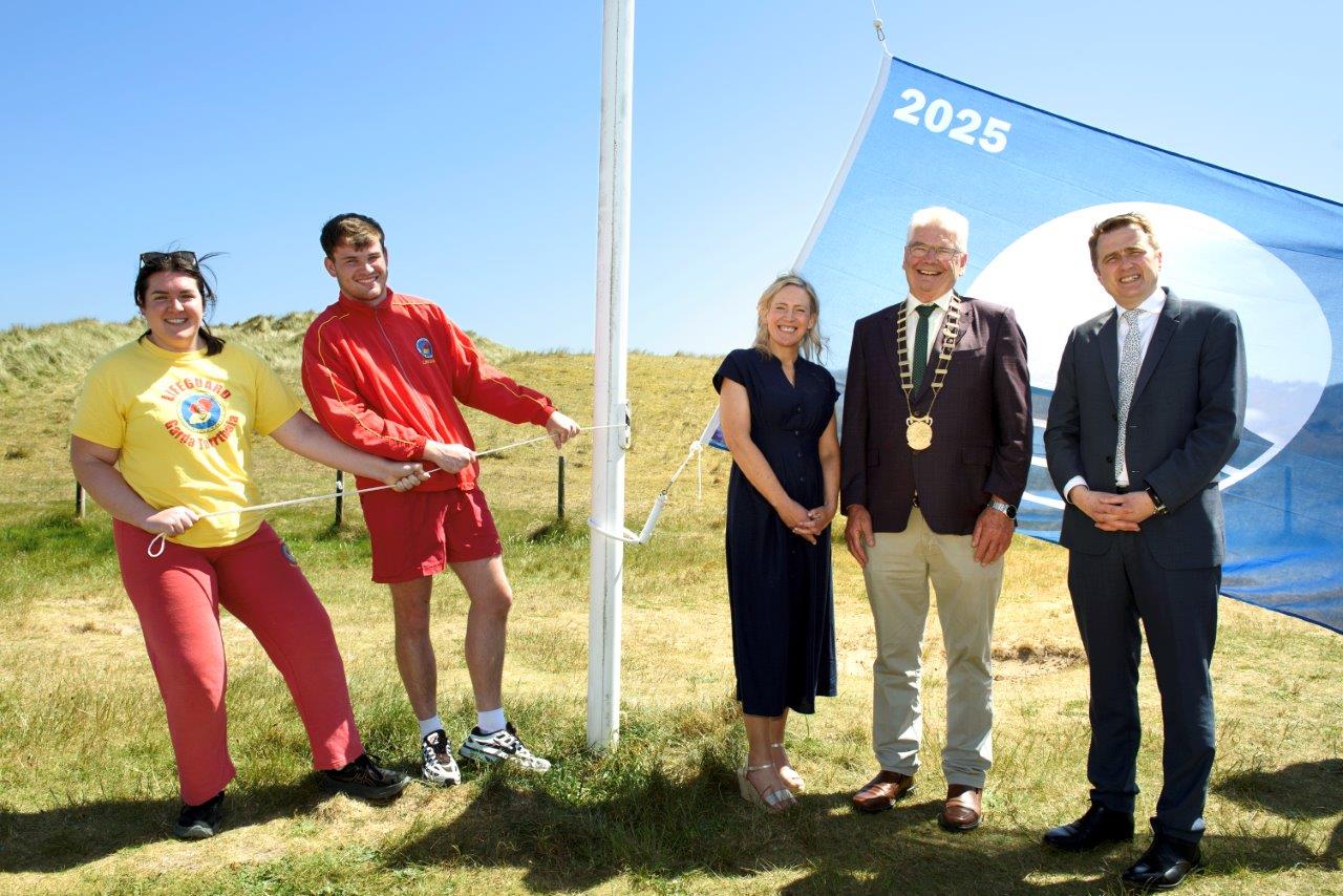 An Taisce announces 2025 Blue Flag Awards in recognition of Ireland’s Best Beaches and Marinas.  In total 99 Blue Flags were awarded for the 2025 season. The Blue Flag is raised at Curracloe Beach, Co. Wexford. Photo by Maura Hickey